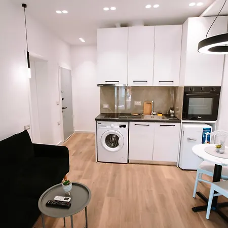 Barrikada Str Modern App - The Nest Apartment